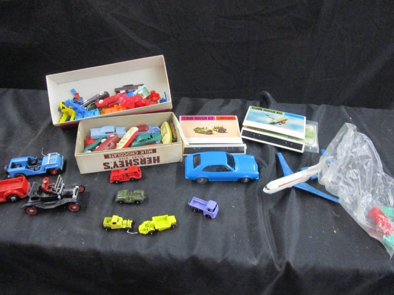 lot 115 image: Antique Toys some plastic and some metal