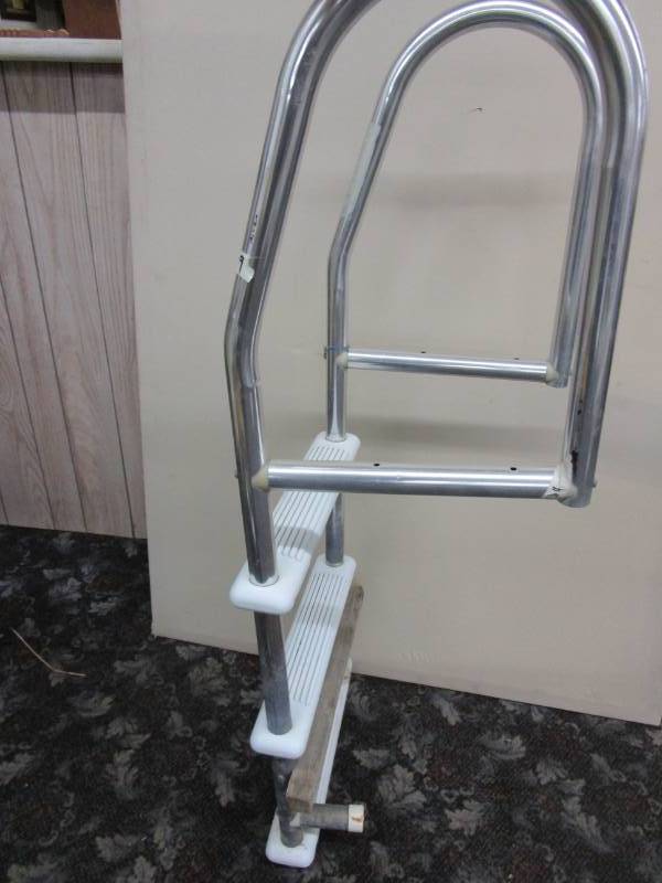lot 126 image: poolpontoonboat ladder