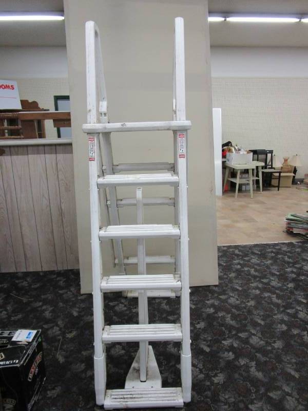 lot 127 image: Pool Ladder
