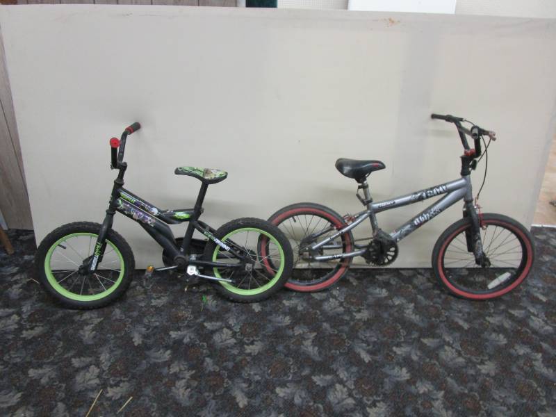 lot 131 image: 2 kids bikes