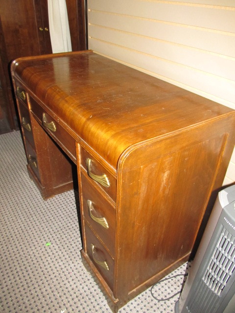 lot 11 image: Vintage Deco Waterfall Kneehole Desk