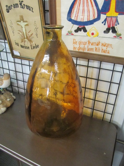 lot 33 image: LARGE Vintage Amber Glass Bottle