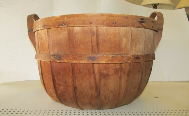 lot 50 image: Antique Primitive Bentwood Bushel Basket