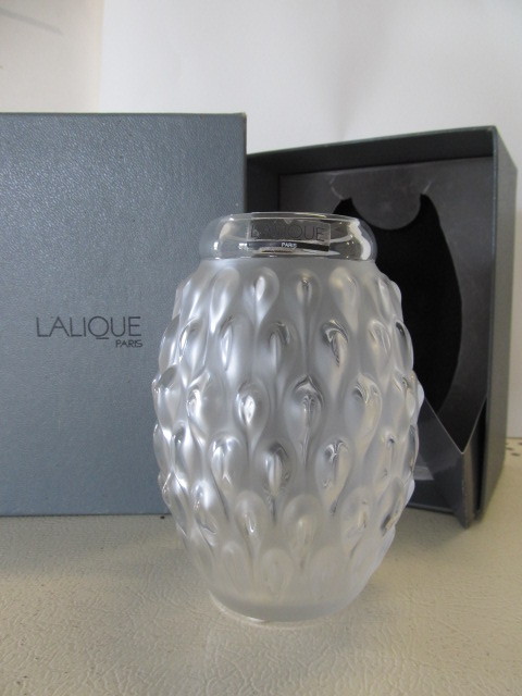lot 65 image: Signed LALIQUE Crystal Vase