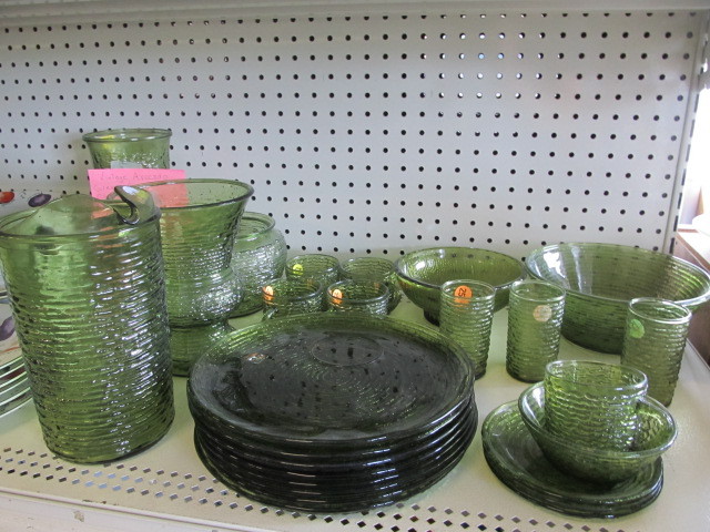 lot 70 image: Large Lot of Vintage Textured Avocado Green Glassware