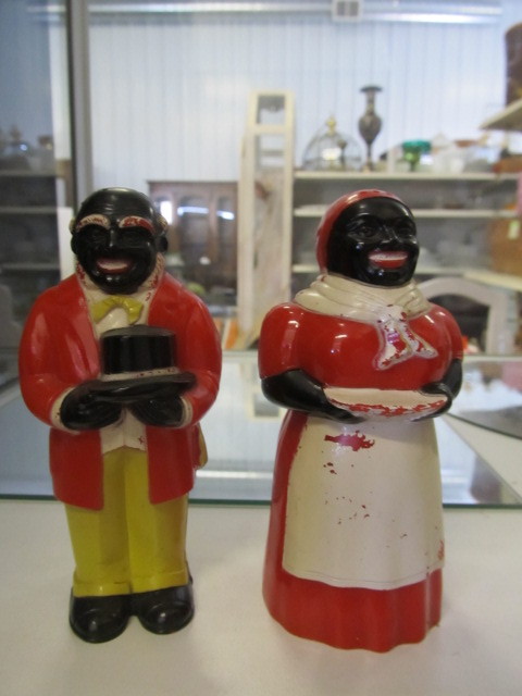 lot 73 image: Larger Size 5.5 Vintage Salt & Pepper Shakers