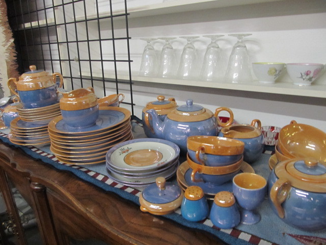 lot 131 image: HUGE Set of BlueOrange Porcelain Lustreware