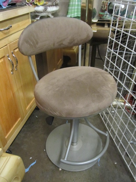 lot 81 image: Hillsdale Hydraulic Padded ChairStool