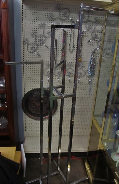 lot 82 image: Chrome Retail Clothes Rack