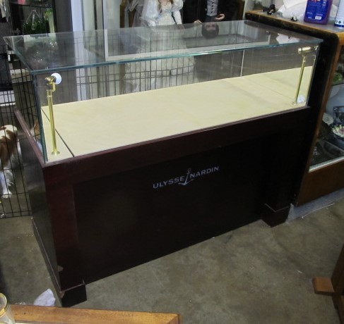 lot 92 image: Retail Glass Display Case