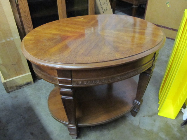 lot 109 image: Vintage Solid Wood Oval Table
