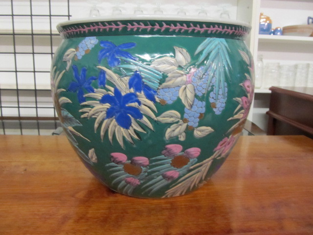 lot 124 image: Oriental Ceramic Planter