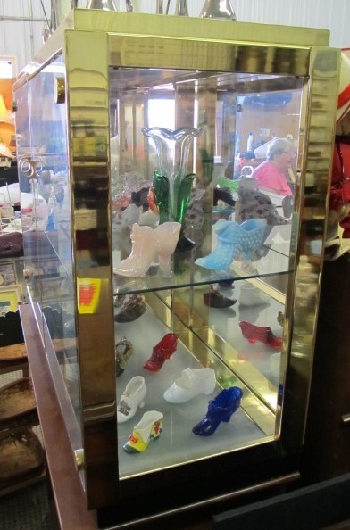 lot 140 image: Double Door Glass Display Case