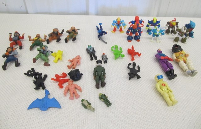 lot 186 image: Large Lot of Vintage 80s Toy Figures - Transformers GoBots etc