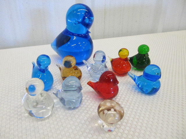 lot 187 image: Vintage Swedish KONSTGLAS Glass Birds