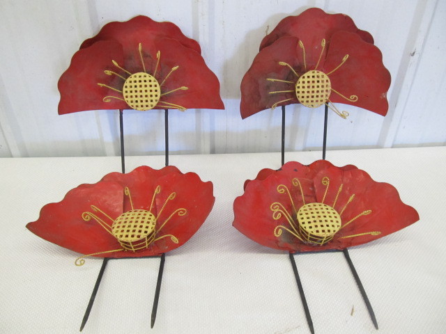 lot 190 image: Set of 4 Matching YardGarden Metal Flowers