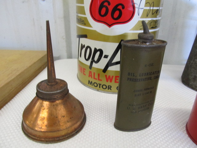 lot 21 image: Lot of Vintage Advertising etc Motor Oil Cans