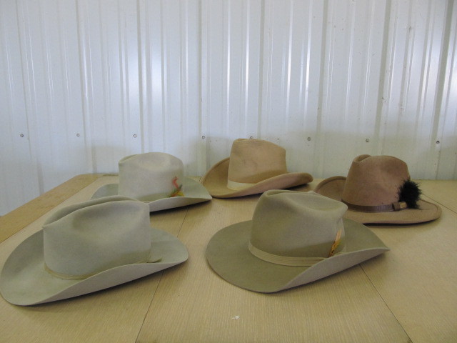 lot 155 image: Lot of Nice Cowboy Hats incl. Stetson