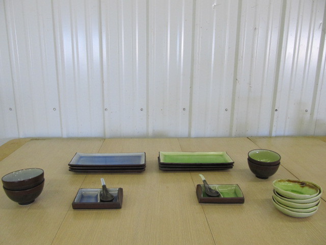 lot 160 image: Nice Group of Oriental Style Serving Dishes