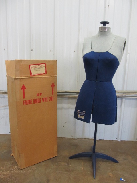 lot 171 image: Wonder Vintage SALLY STITCH Dress Form wOriginal Box