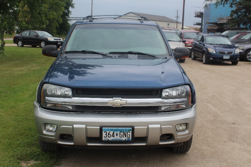 lot 2815 image: 2005 Chevrolet Trailblazer LT 4x4 - 2 Owner -