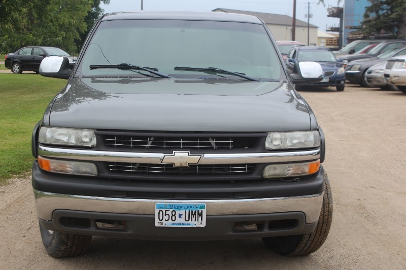 lot 2817 image: 2000 Chevrolet Silverado 1500 LS Extended Cab 4x4