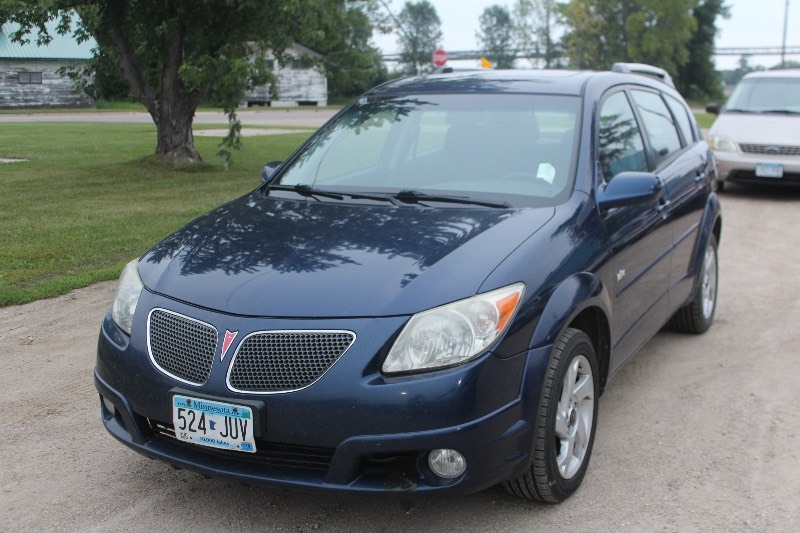 lot 2822 image: 2005 Pontiac Vibe - 1 Owner - AWD -