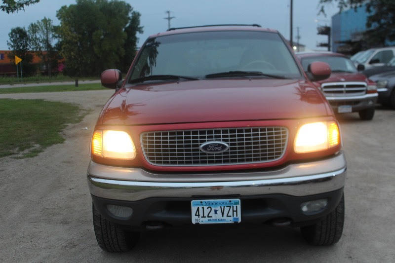 lot 2821 image: 1999 Ford Expedition XLT 4x4