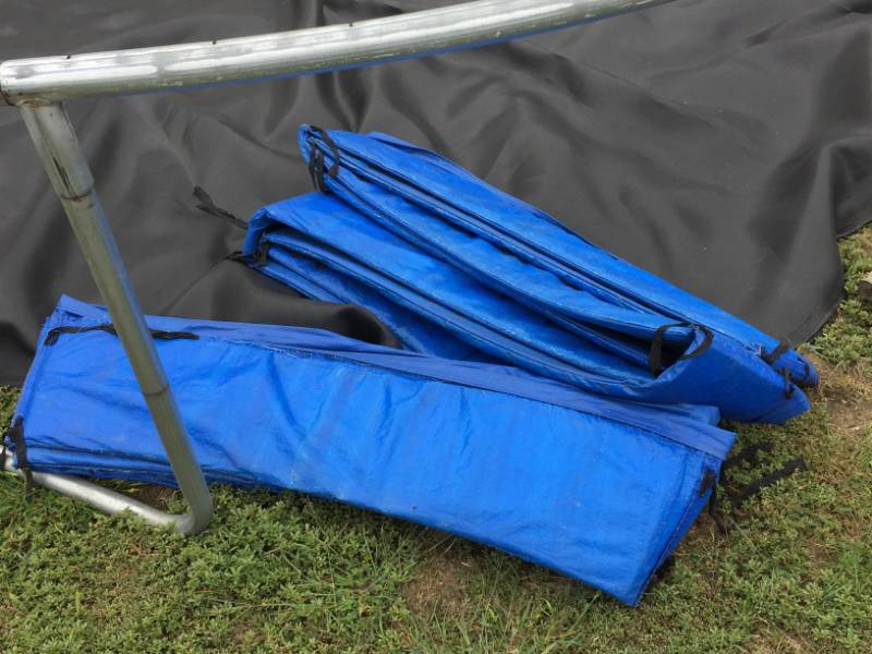 lot 30 image: Trampoline