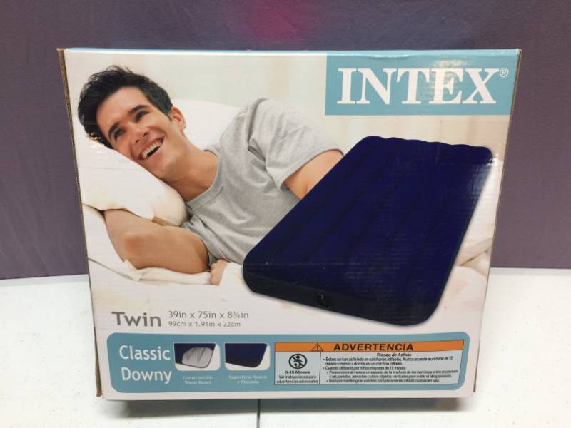 lot 4 image: Air Mattress