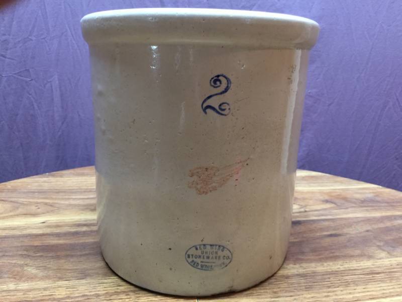 lot 8 image: Red WIng Crock