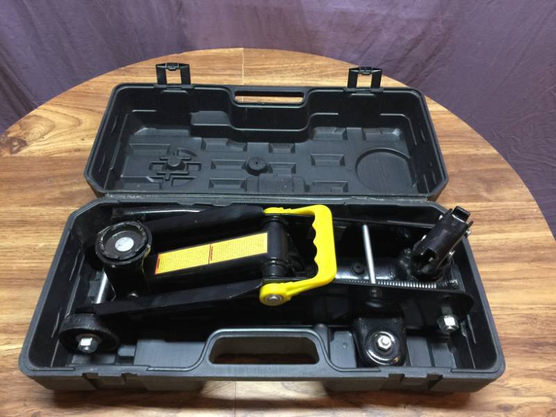 lot 19 image: 2 Ton Hydraulic Jack