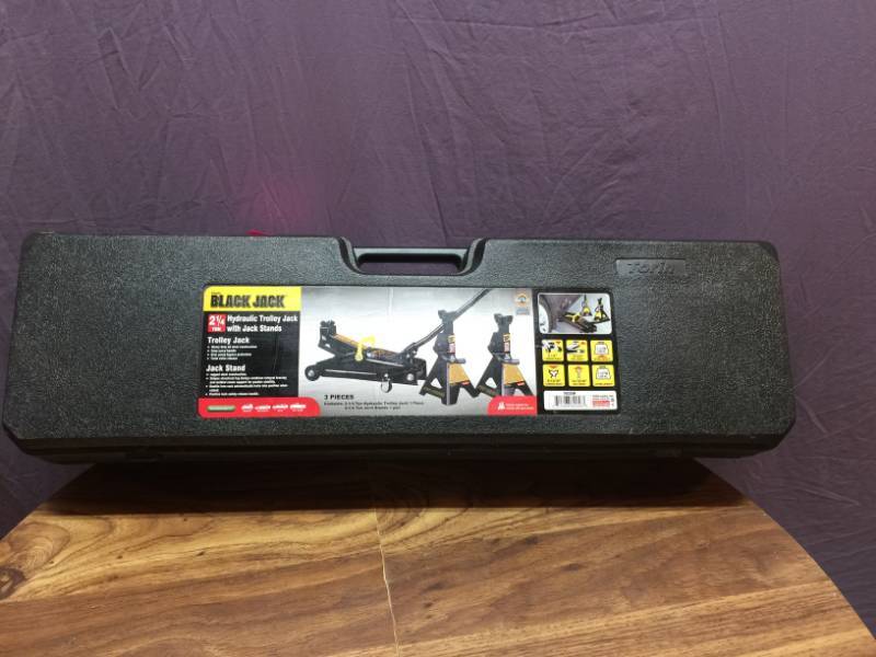 lot 20 image: Hydraulic Jack & Jack Stands