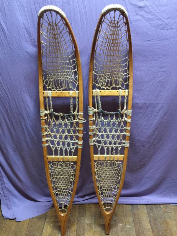 lot 34 image: Snow Shoes