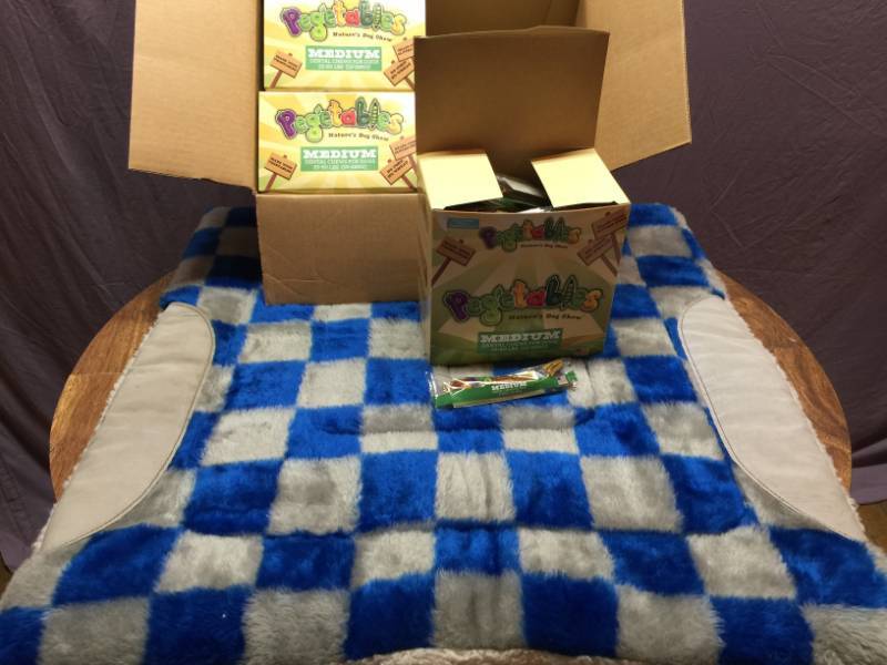 lot 39 image: Dog Dental Chews & Dog Matt