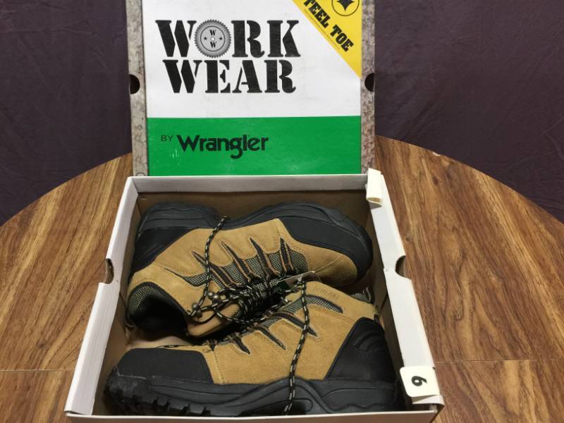 lot 41 image: Steel Toe Work Wear Boots Size 9