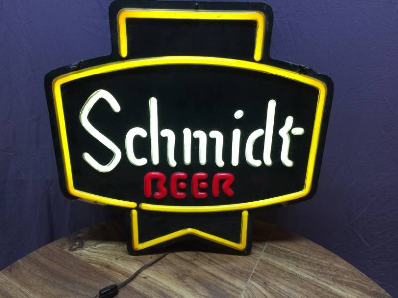 lot 53 image: Schmidt Beer Sign