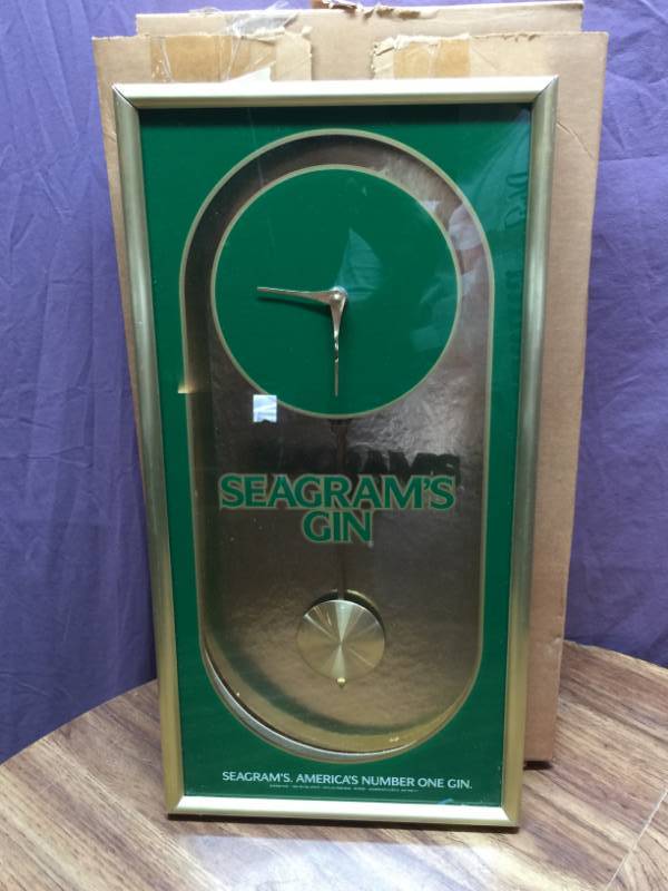 lot 58 image: Seagrams Gin Clock