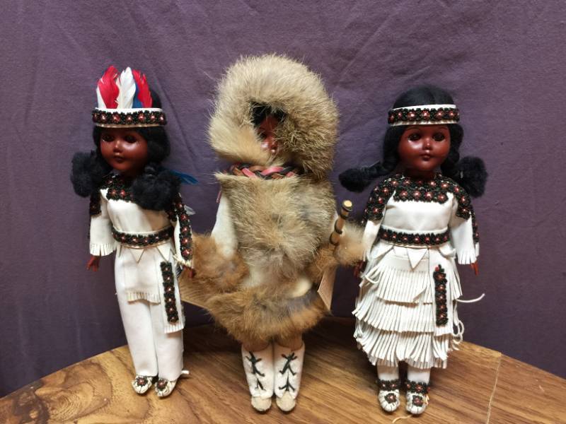 lot 68 image: Native American Dolls
