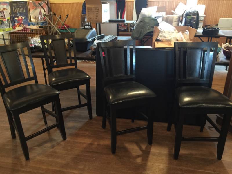 lot 75 image: High Top Table & 4 Chairs