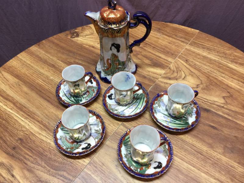 lot 82 image: Decorative Tea Set