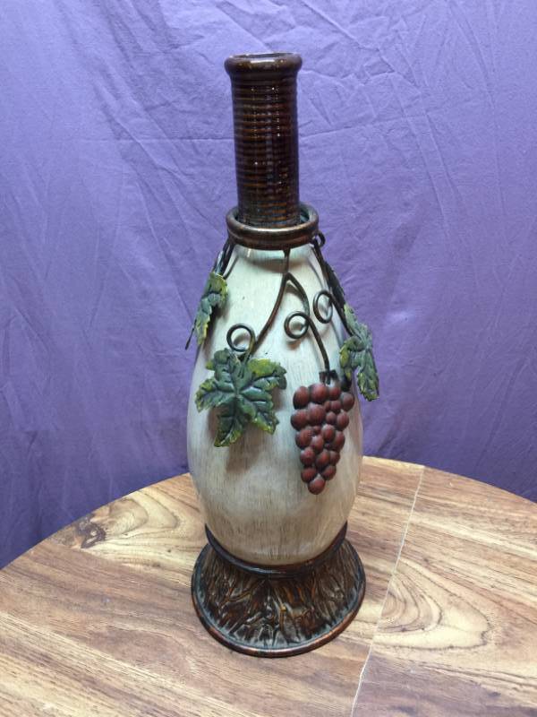 lot 87 image: Large Vase