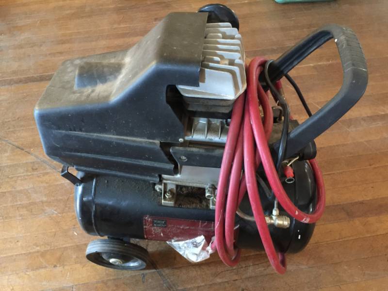 lot 92 image: Air Compressor