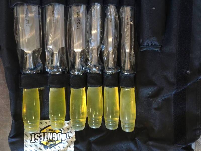 lot 103 image: Chisel Set