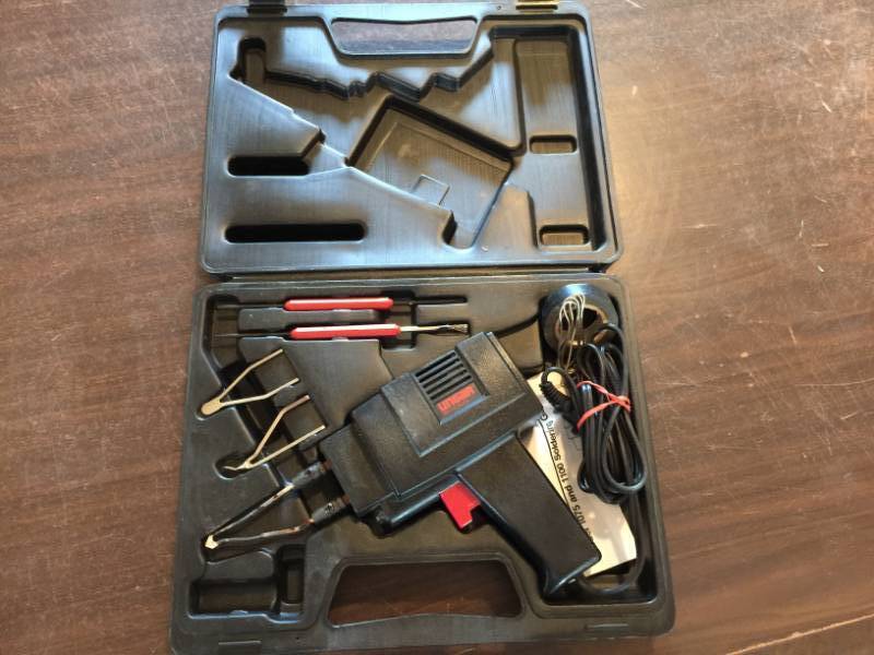 lot 106 image: Soldering Kit