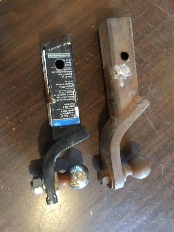 lot 107 image: Receiver Hitches