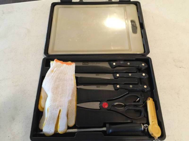 lot 116 image: Gone Fishing Knife Kit