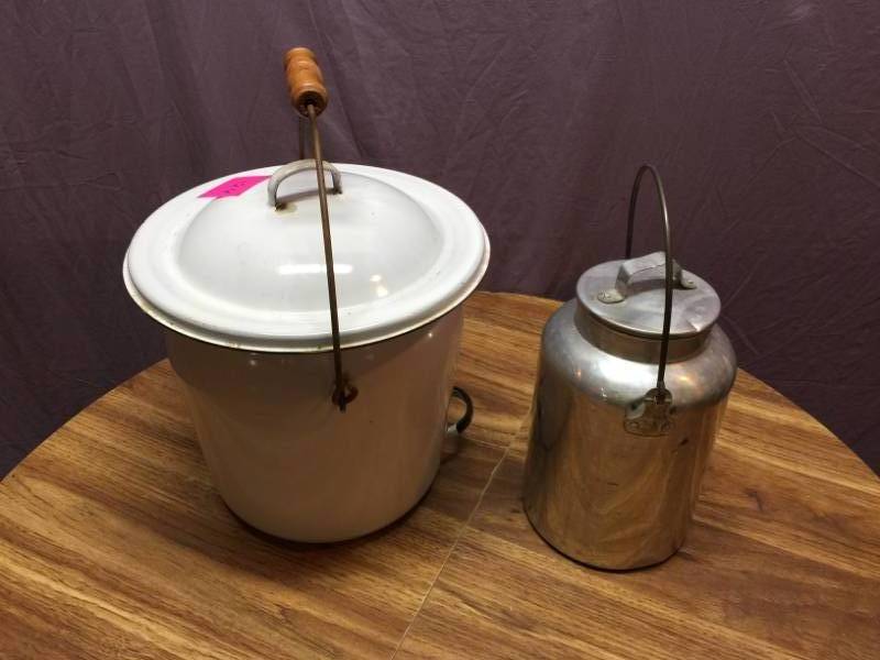 lot 124 image: Porcelain Pot & Small Cream Can