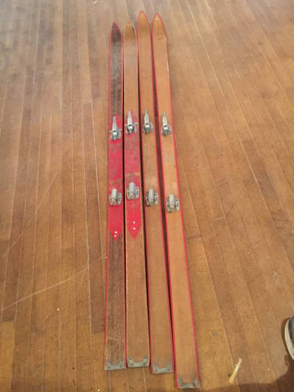 lot 134 image: Vintage Snow Skis