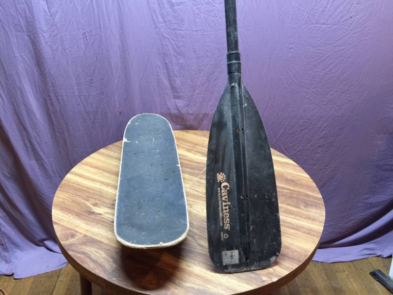 lot 137 image: Skateboard & Oar